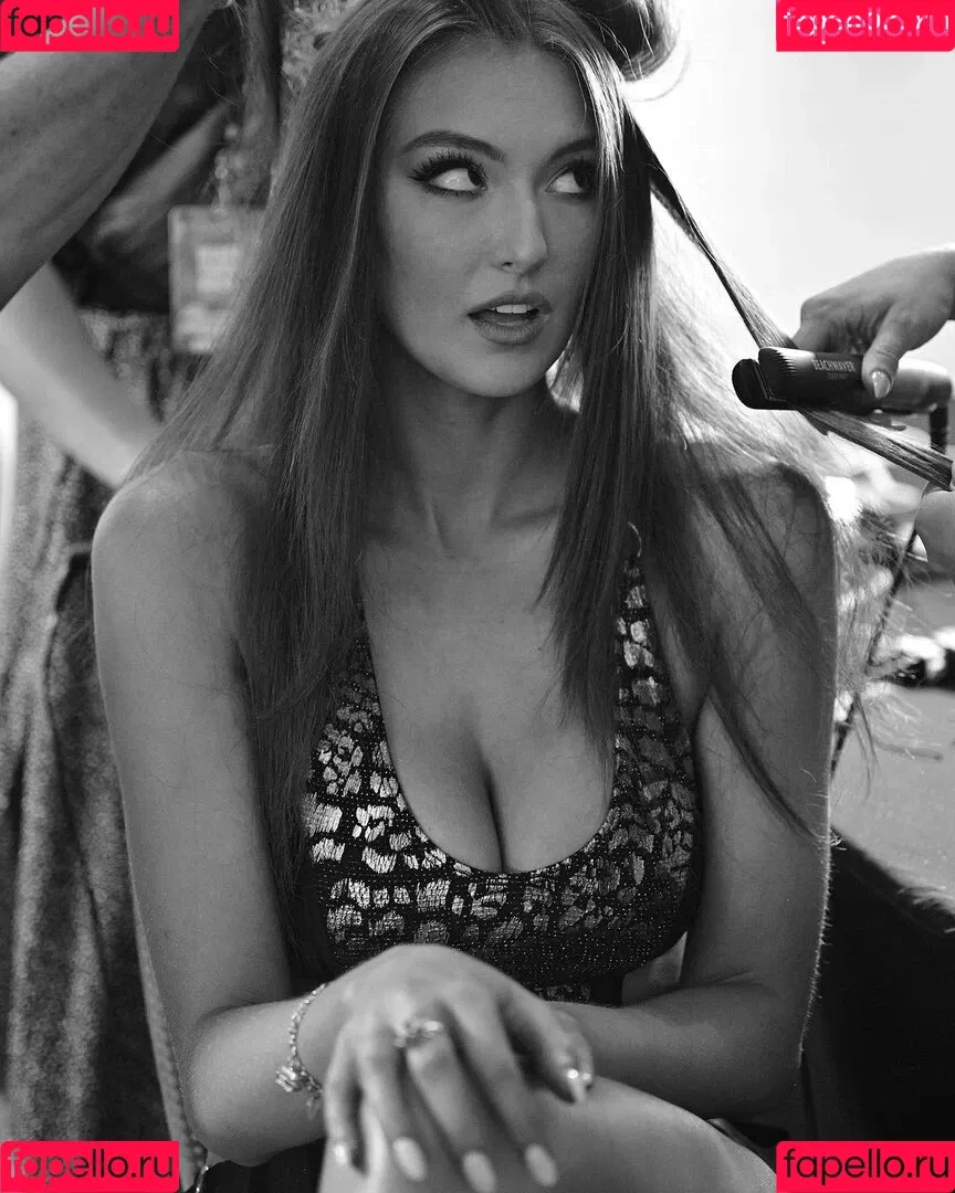 Beautyandbrainswithatwist - / Rachel Pizzolato / beautyandbrainswithatwist / biancasotelo14 / braintwist2112 Onlyfans Photo Gallery 