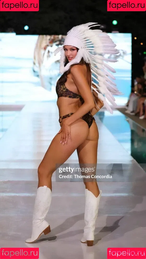 Beautyandbrainswithatwist - / Rachel Pizzolato / beautyandbrainswithatwist / biancasotelo14 / braintwist2112 Onlyfans Photo Gallery 