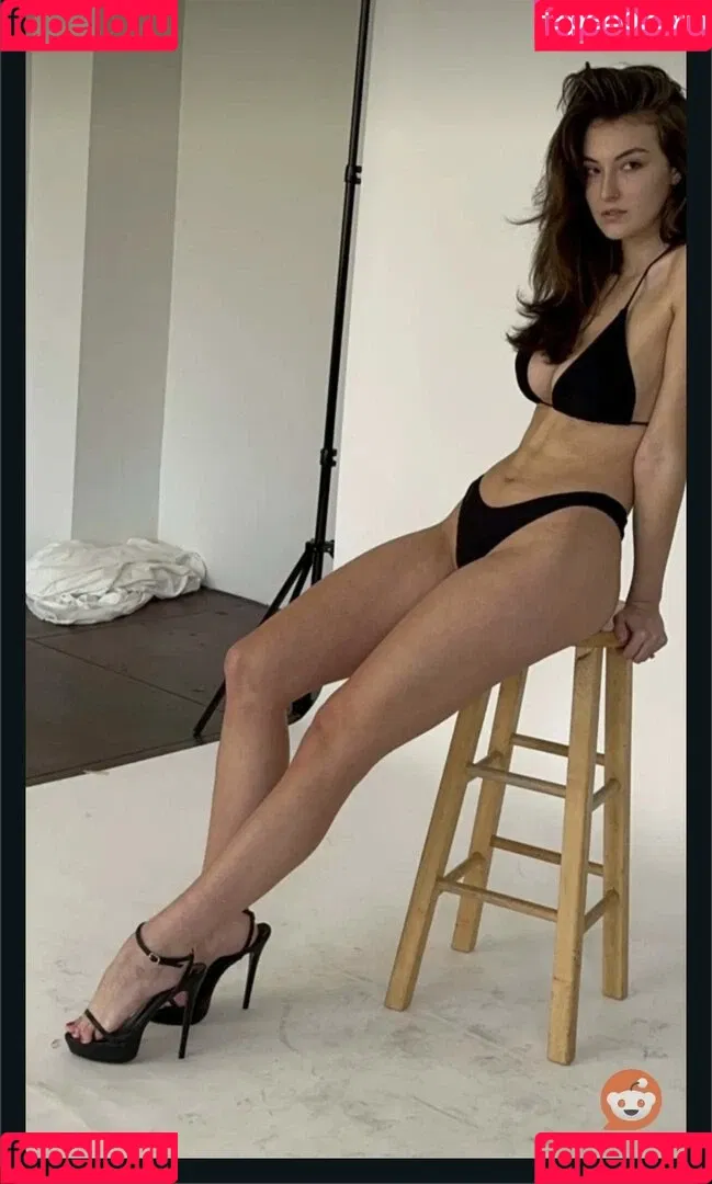 Beautyandbrainswithatwist - / Rachel Pizzolato / beautyandbrainswithatwist / biancasotelo14 / braintwist2112 Onlyfans Photo Gallery 