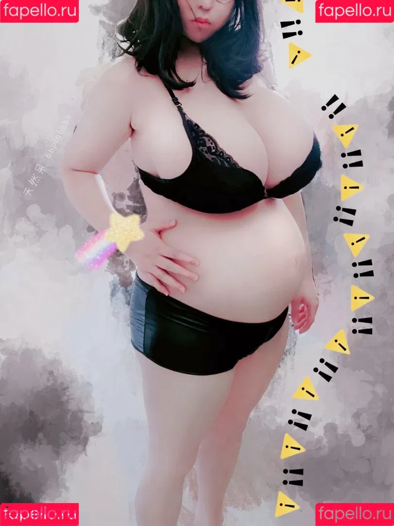 / BeBe / bbpigbbbb / bbpigbebe / zzabbybaby / ベベ / 比比 Onlyfans Photo Gallery 