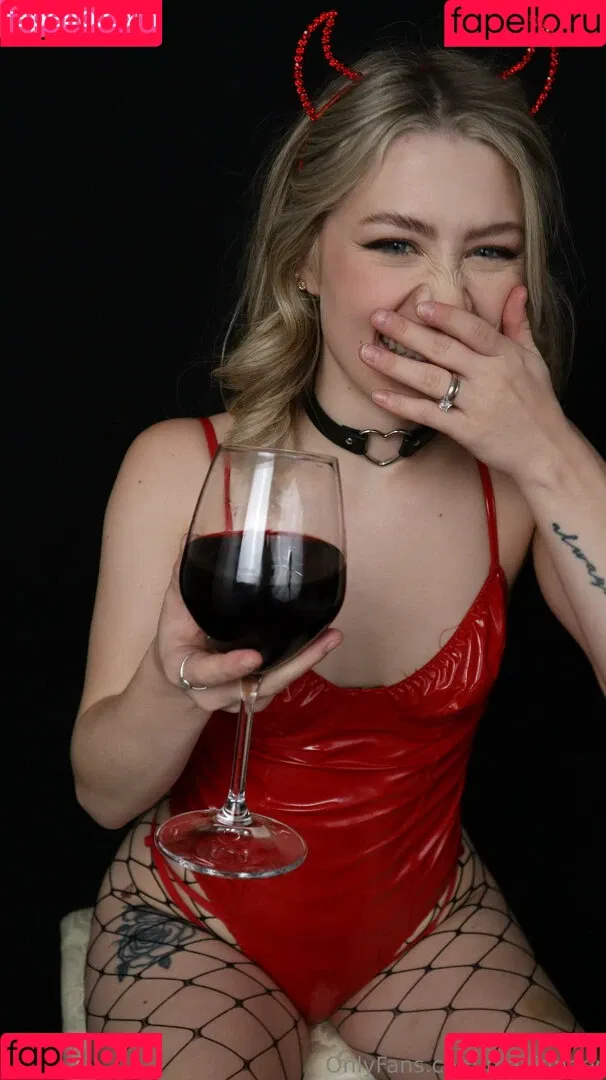 Madi Anger / MadiAnger / madi_anger Onlyfans Photo Gallery 