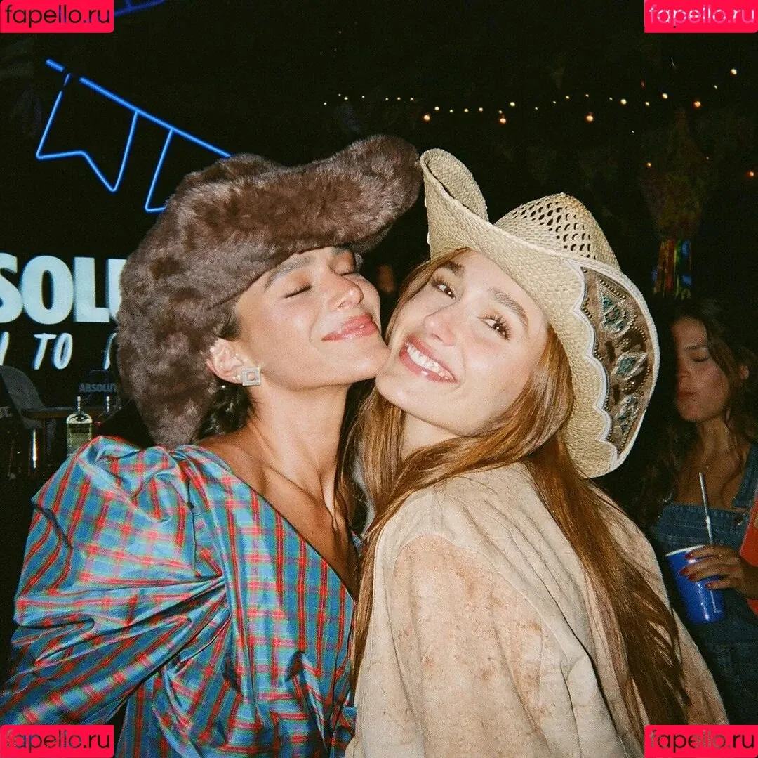 Bruna Marquezine / brumarquezine / brunamarquezine / https: Onlyfans Photo Gallery 