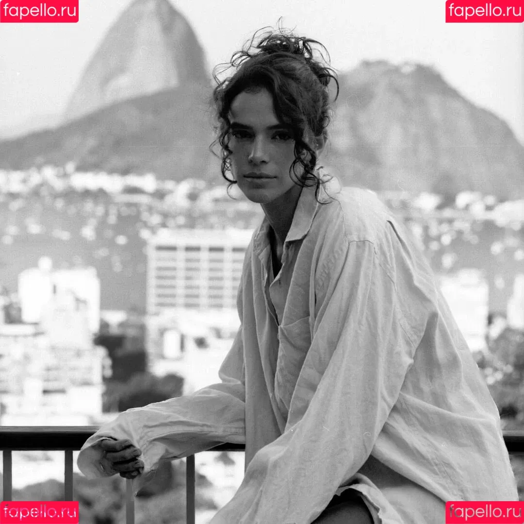 Bruna Marquezine / brumarquezine / brunamarquezine / https: Onlyfans Photo Gallery 