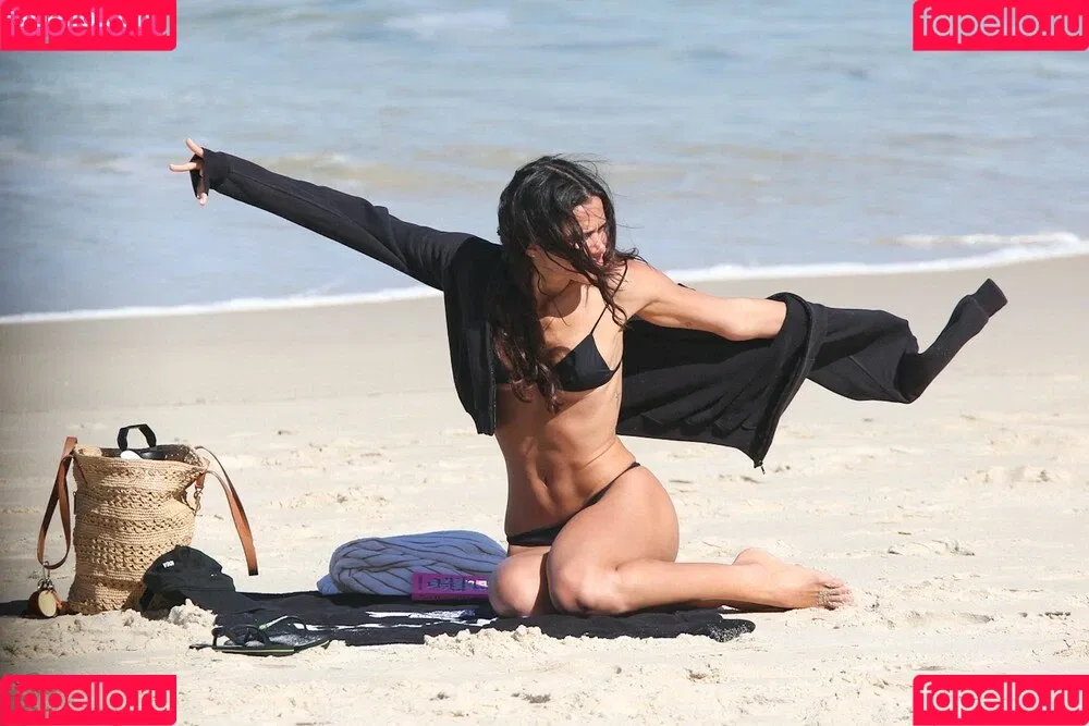 Bruna Marquezine / brumarquezine / brunamarquezine / https: Onlyfans Photo Gallery 