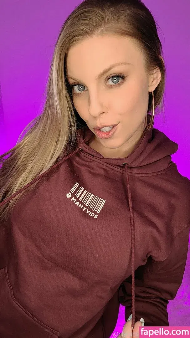 britneyamber / theonlybritneyamber Onlyfans Photo Gallery 