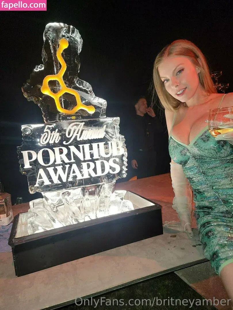 britneyamber / theonlybritneyamber Onlyfans Photo Gallery 