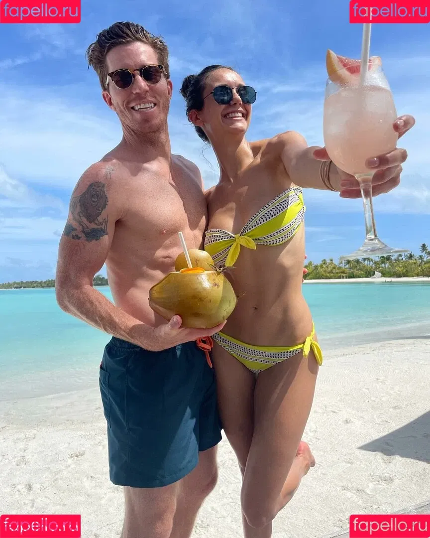 Nina Dobrev / nina Onlyfans Photo Gallery 