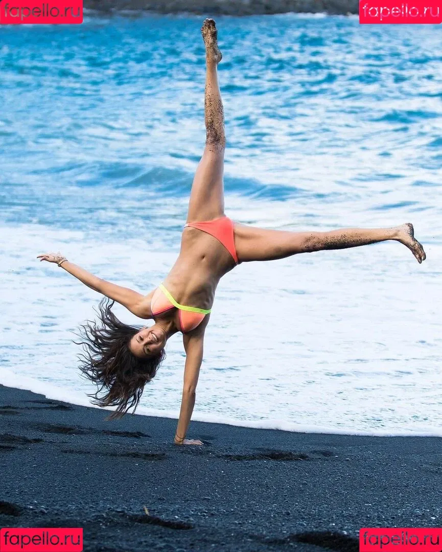 Nina Dobrev / nina Onlyfans Photo Gallery 