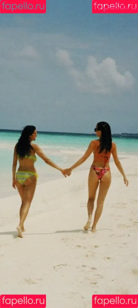 Nina Dobrev / nina Onlyfans Photo Gallery 