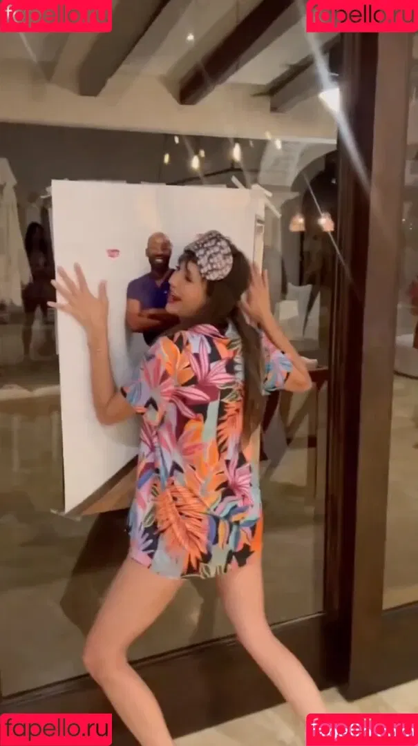Nina Dobrev / nina Onlyfans Photo Gallery 