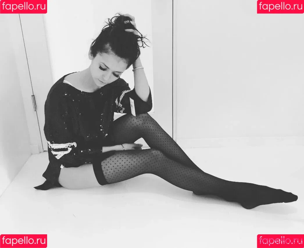 Nina Dobrev / nina Onlyfans Photo Gallery 