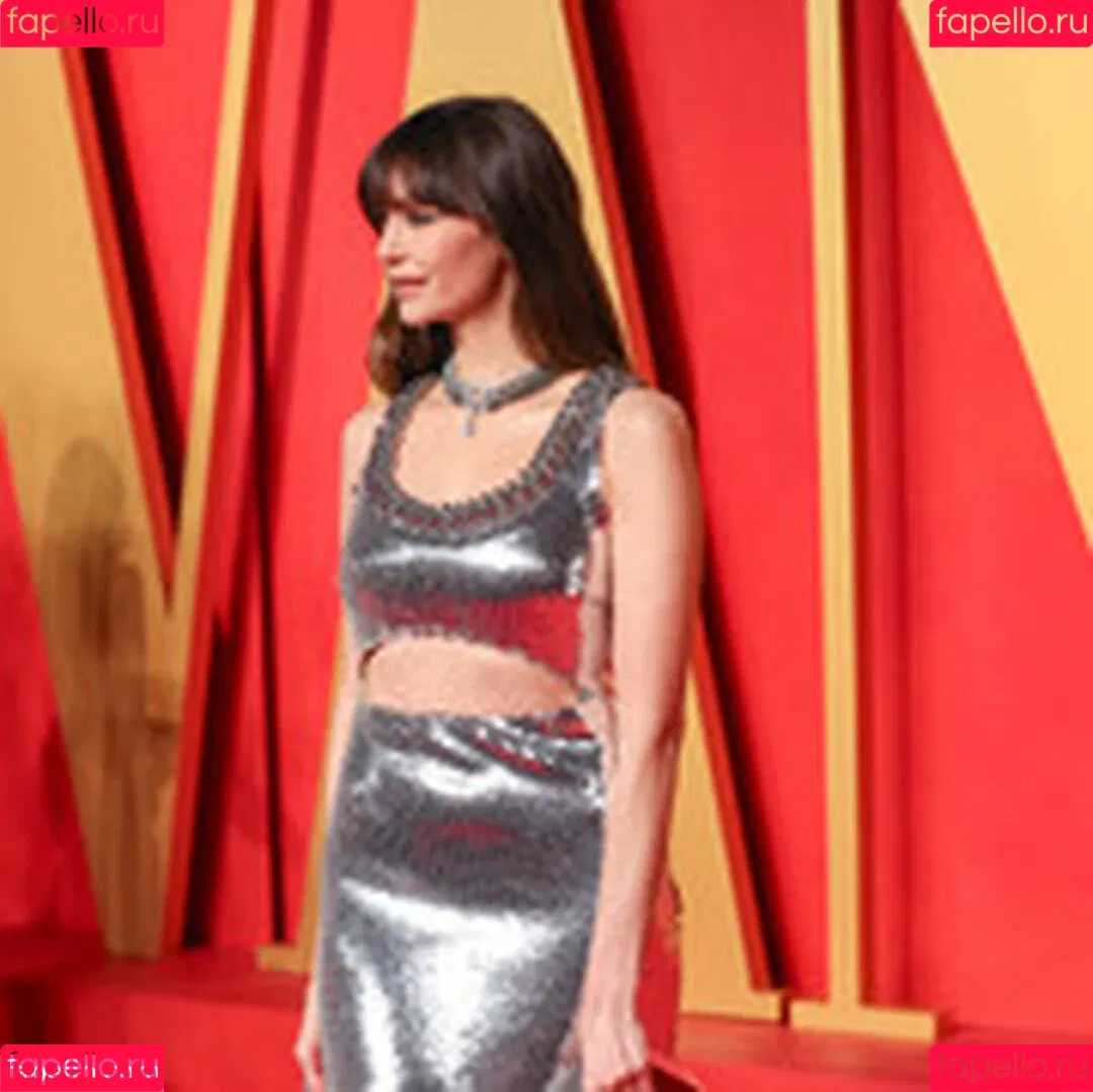 Nina Dobrev / nina Onlyfans Photo Gallery 