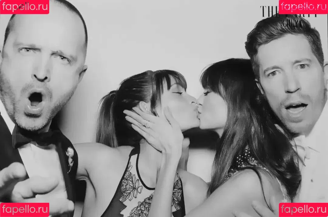 Nina Dobrev / nina Onlyfans Photo Gallery 
