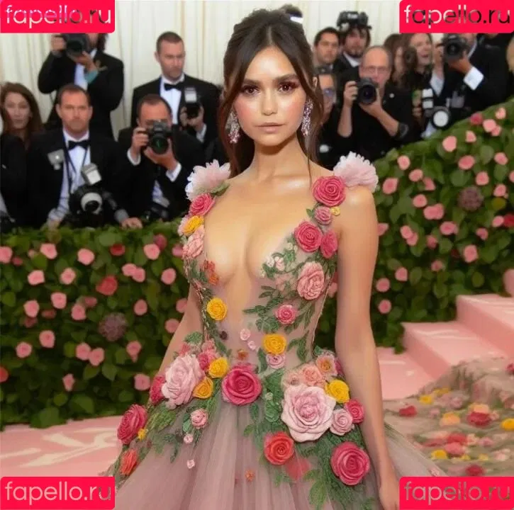 Nina Dobrev / nina Onlyfans Photo Gallery 