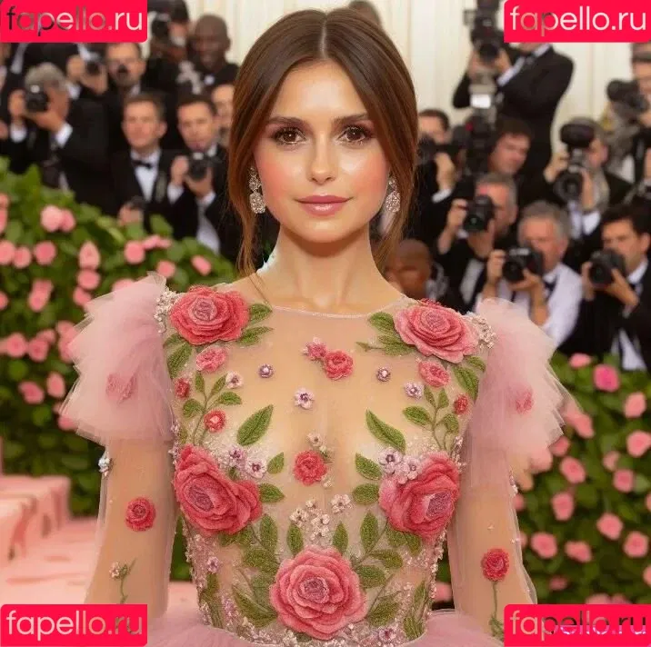 Nina Dobrev / nina Onlyfans Photo Gallery 