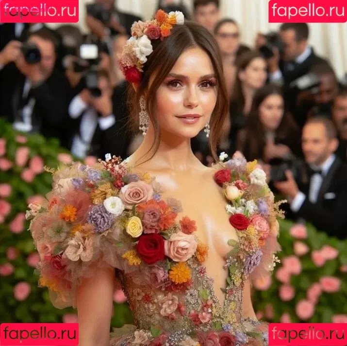 Nina Dobrev / nina Onlyfans Photo Gallery 