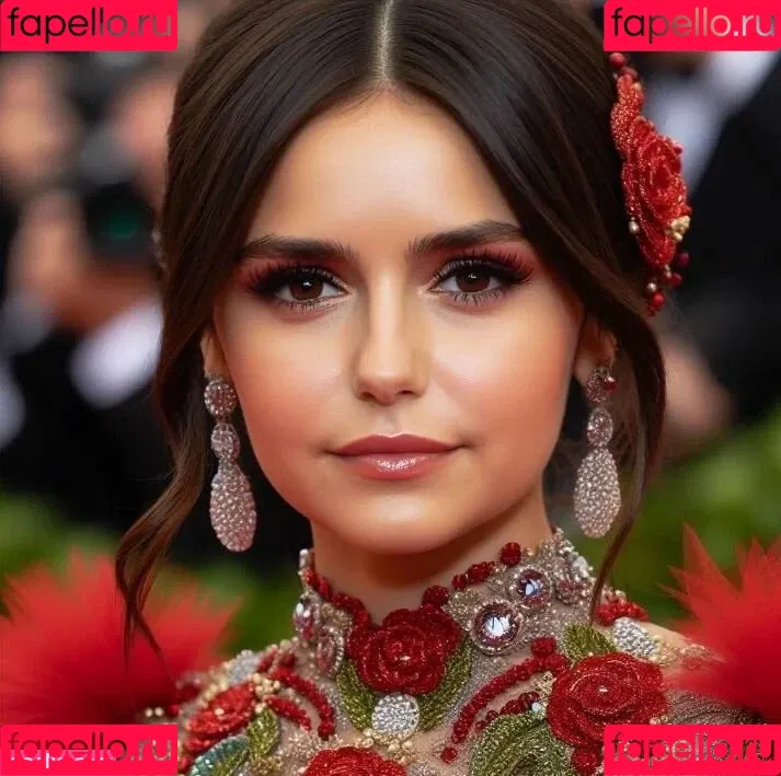 Nina Dobrev / nina Onlyfans Photo Gallery 