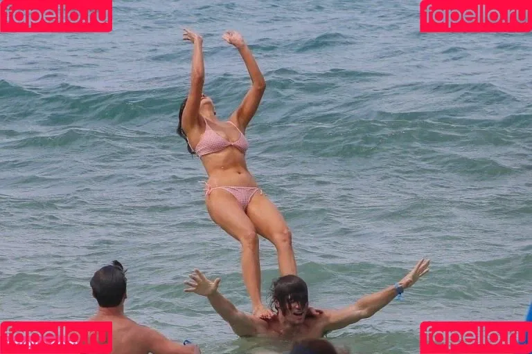 Nina Dobrev / nina Onlyfans Photo Gallery 