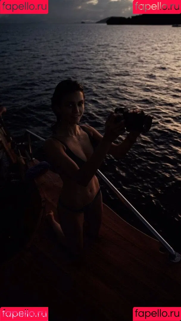 Nina Dobrev / nina Onlyfans Photo Gallery 