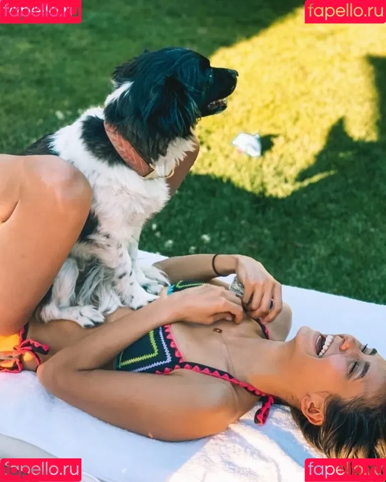 Nina Dobrev / nina Onlyfans Photo Gallery 