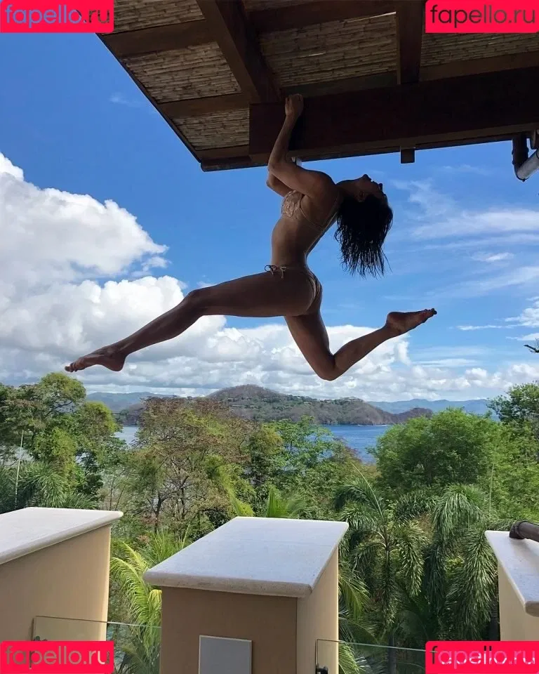 Nina Dobrev / nina Onlyfans Photo Gallery 