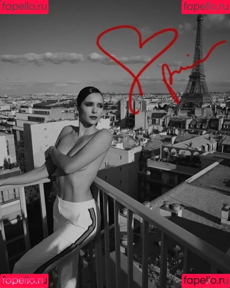 Nina Dobrev / nina Onlyfans Photo Gallery 