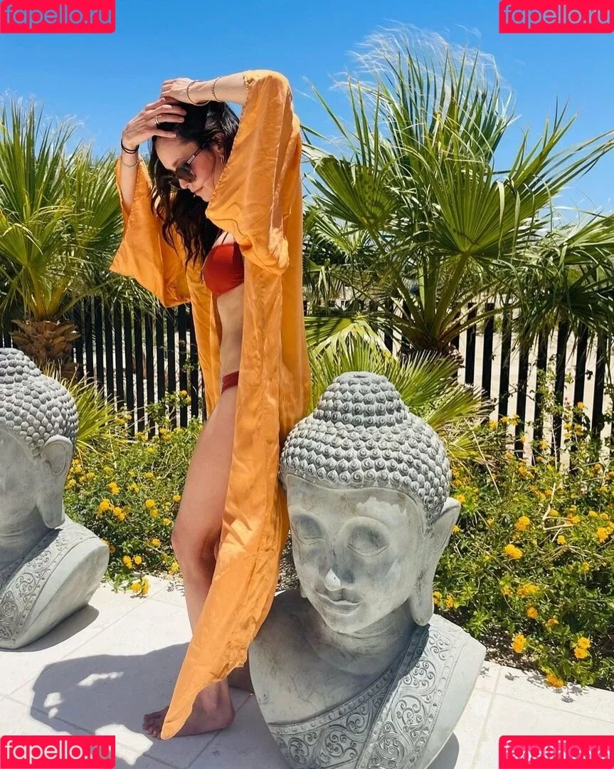 Nina Dobrev / nina Onlyfans Photo Gallery 