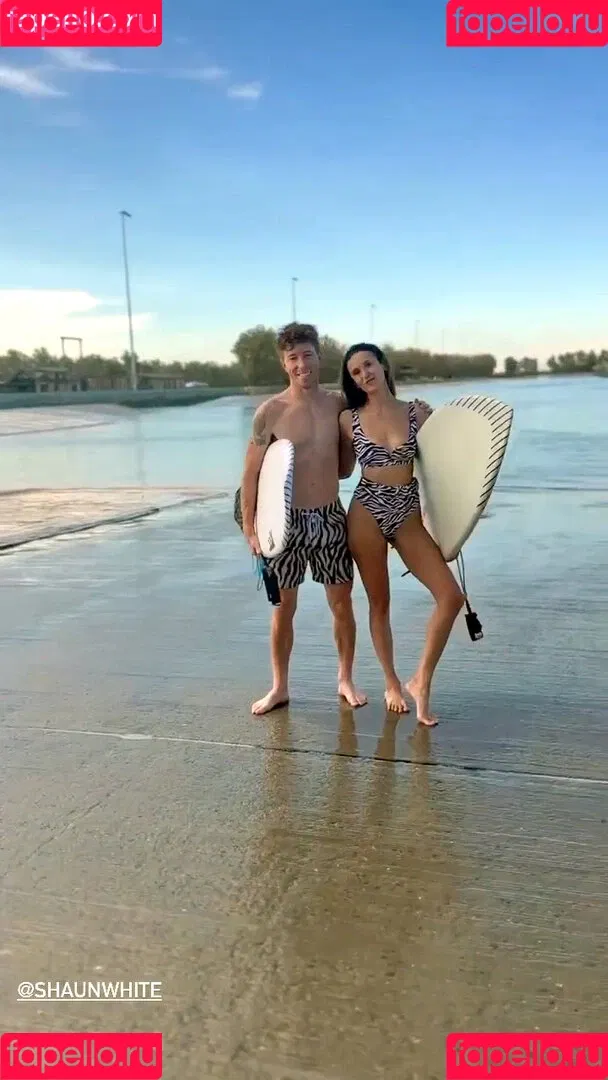 Nina Dobrev / nina Onlyfans Photo Gallery 