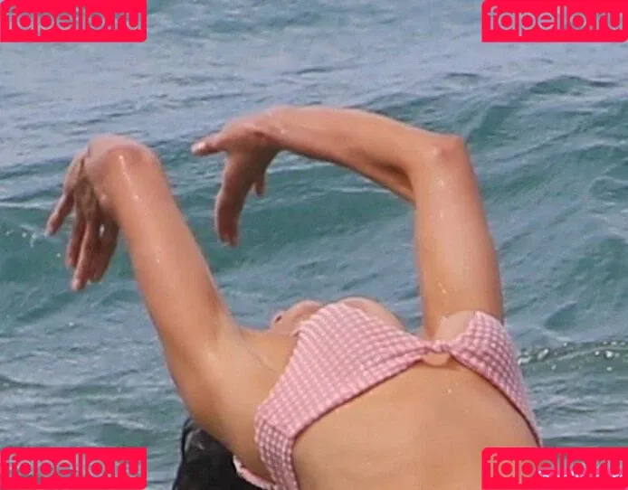 Nina Dobrev / nina Onlyfans Photo Gallery 