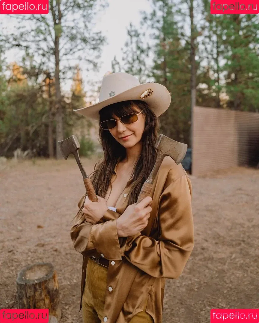 Nina Dobrev / nina Onlyfans Photo Gallery 