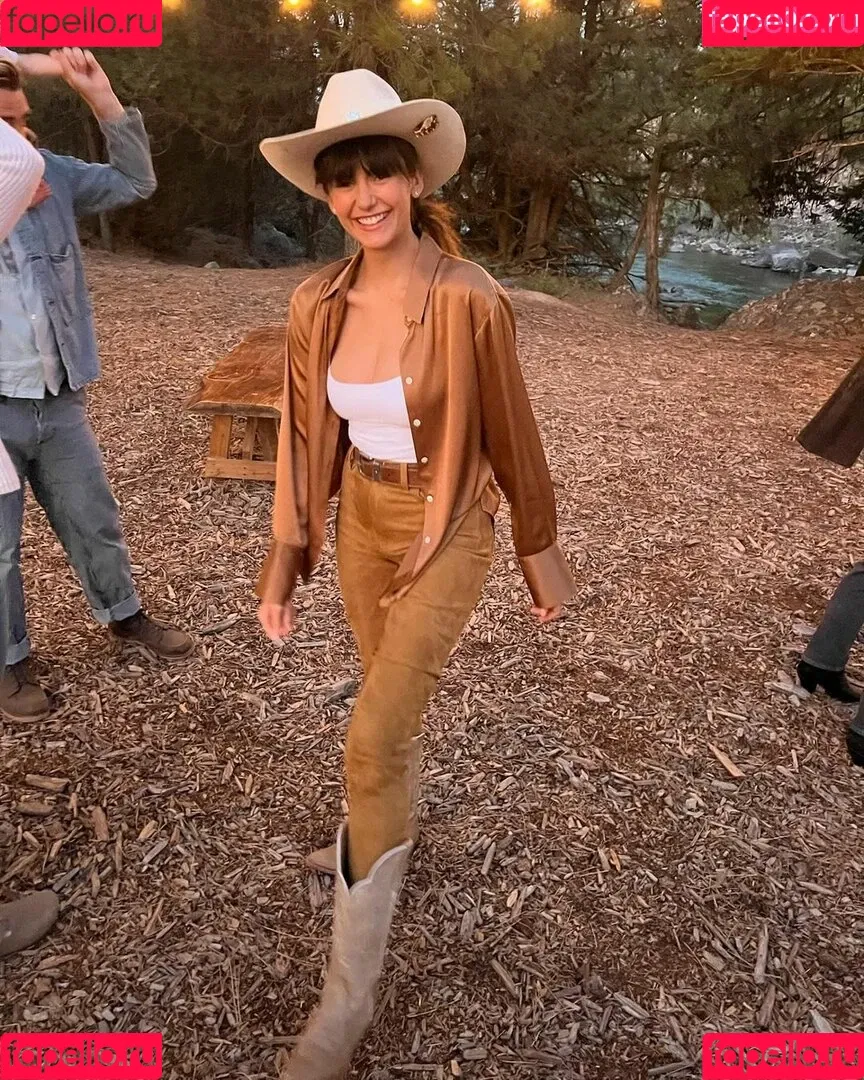Nina Dobrev / nina Onlyfans Photo Gallery 