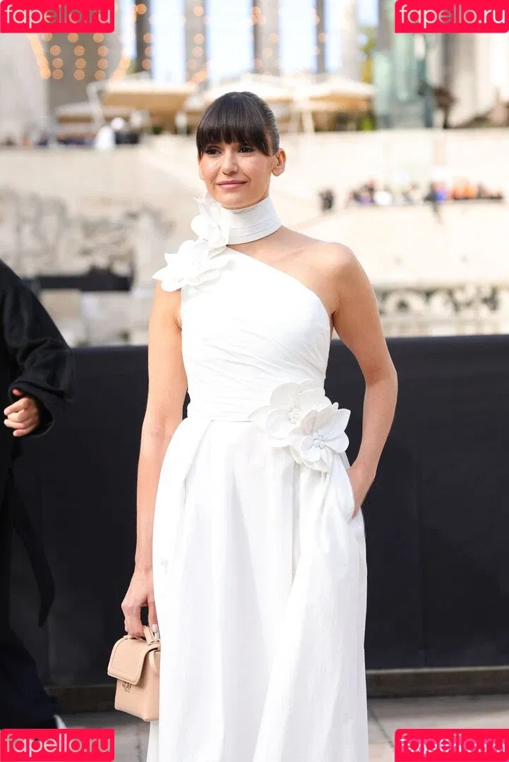 Nina Dobrev / nina Onlyfans Photo Gallery 