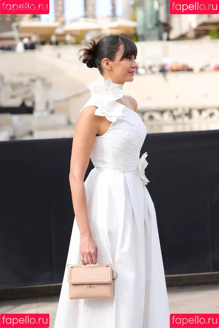 Nina Dobrev / nina Onlyfans Photo Gallery 
