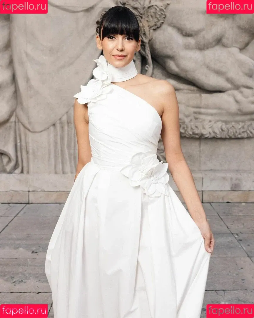 Nina Dobrev / nina Onlyfans Photo Gallery 