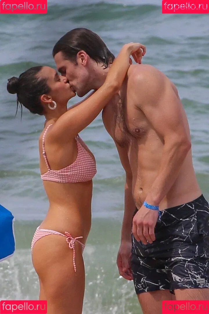 Nina Dobrev / nina Onlyfans Photo Gallery 