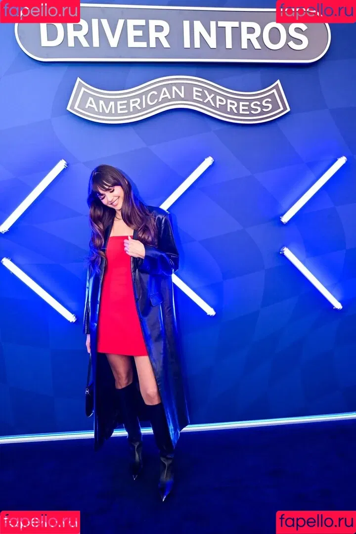 Nina Dobrev / nina Onlyfans Photo Gallery 