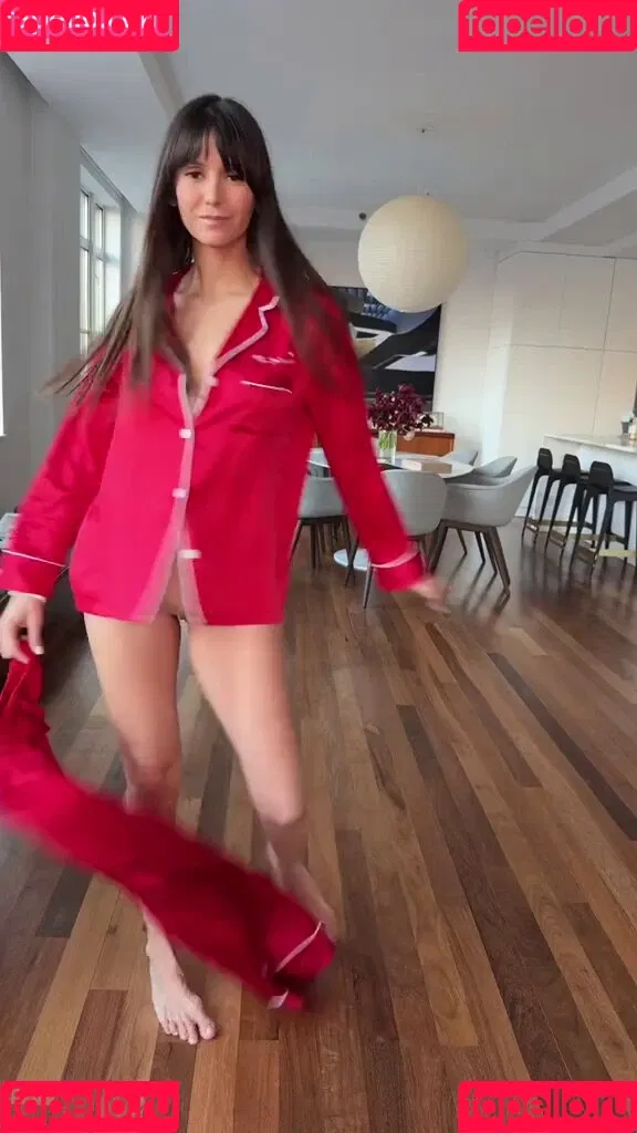 Nina Dobrev / nina Onlyfans Photo Gallery 