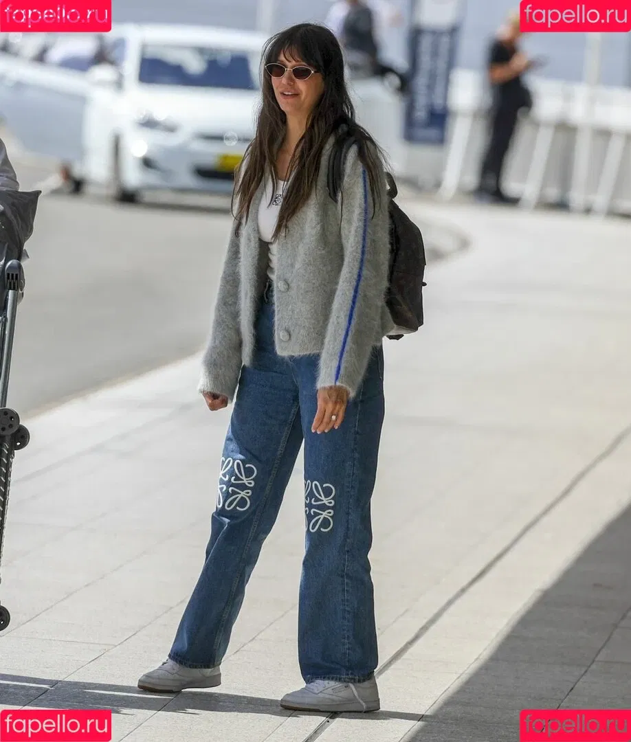 Nina Dobrev / nina Onlyfans Photo Gallery 