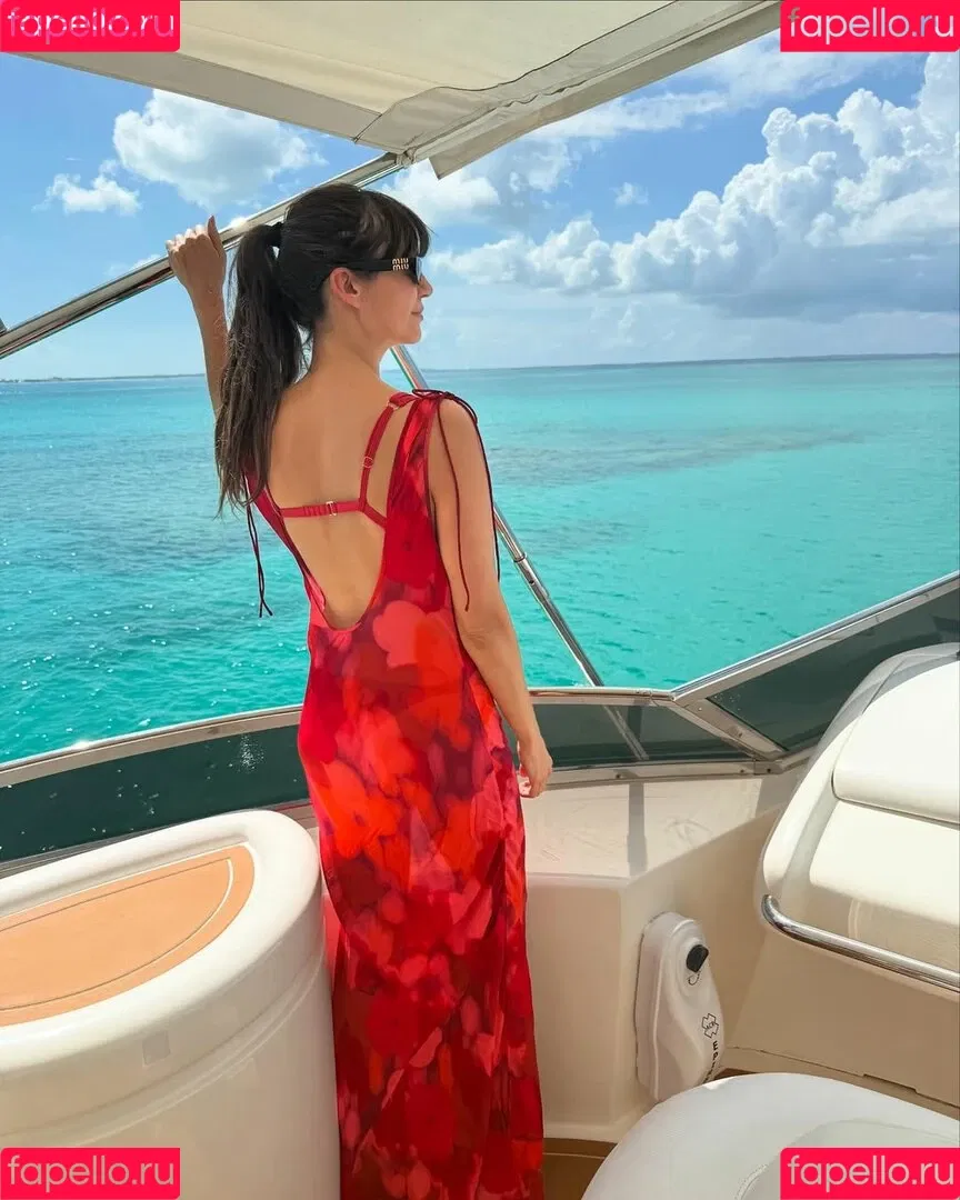 Nina Dobrev / nina Onlyfans Photo Gallery 