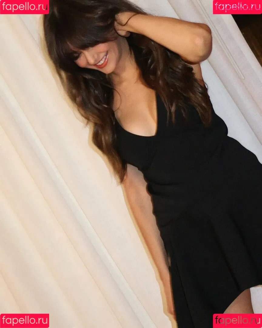 Nina Dobrev / nina Onlyfans Photo Gallery 