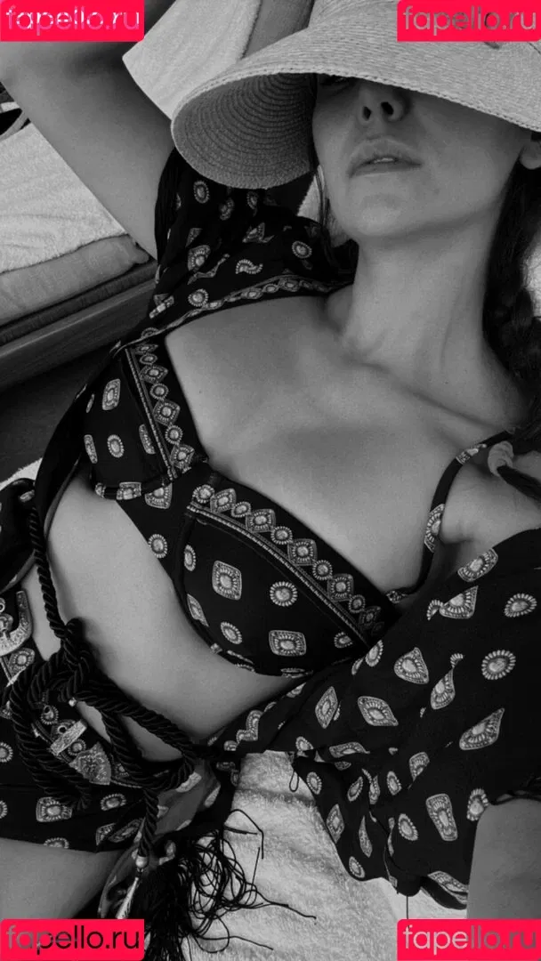 Nina Dobrev / nina Onlyfans Photo Gallery 