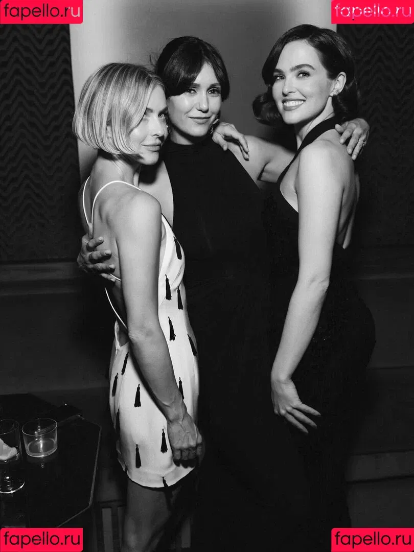 Nina Dobrev / nina Onlyfans Photo Gallery 