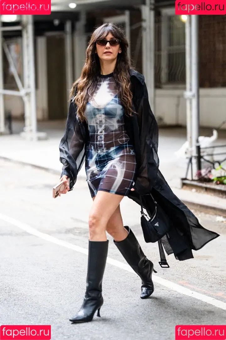 Nina Dobrev / nina Onlyfans Photo Gallery 