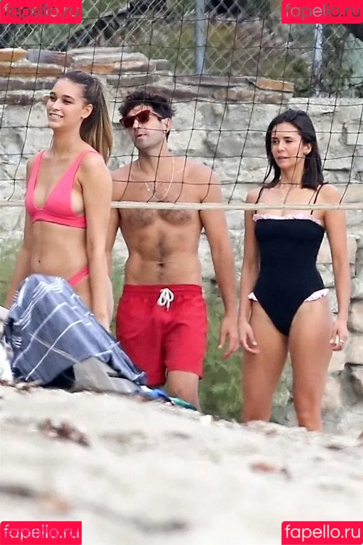 Nina Dobrev / nina Onlyfans Photo Gallery 