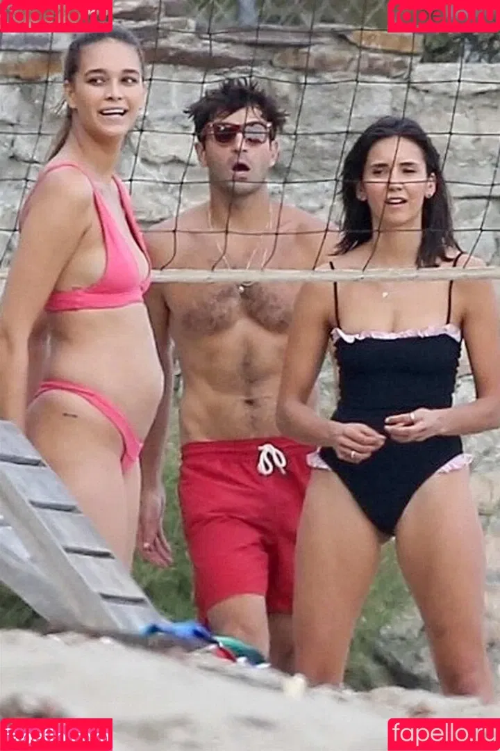 Nina Dobrev / nina Onlyfans Photo Gallery 