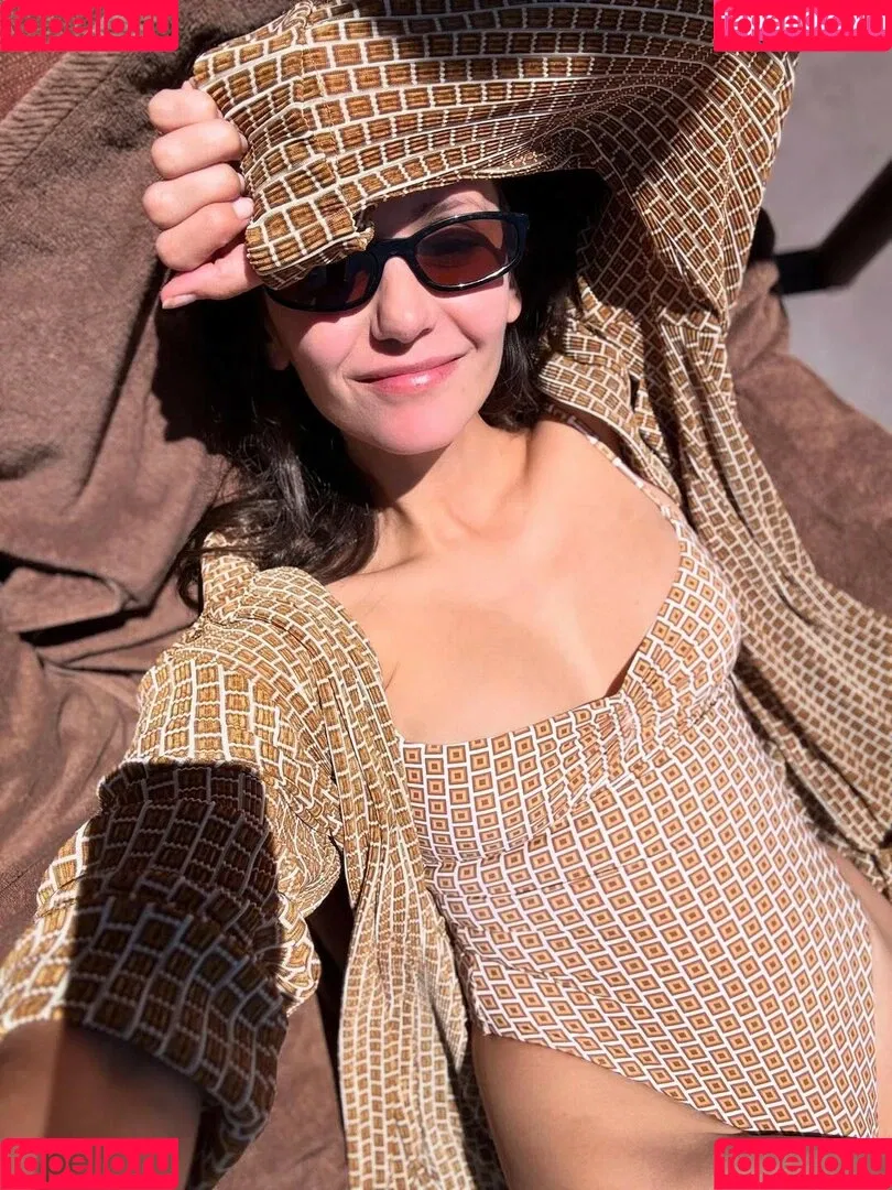 Nina Dobrev / nina Onlyfans Photo Gallery 