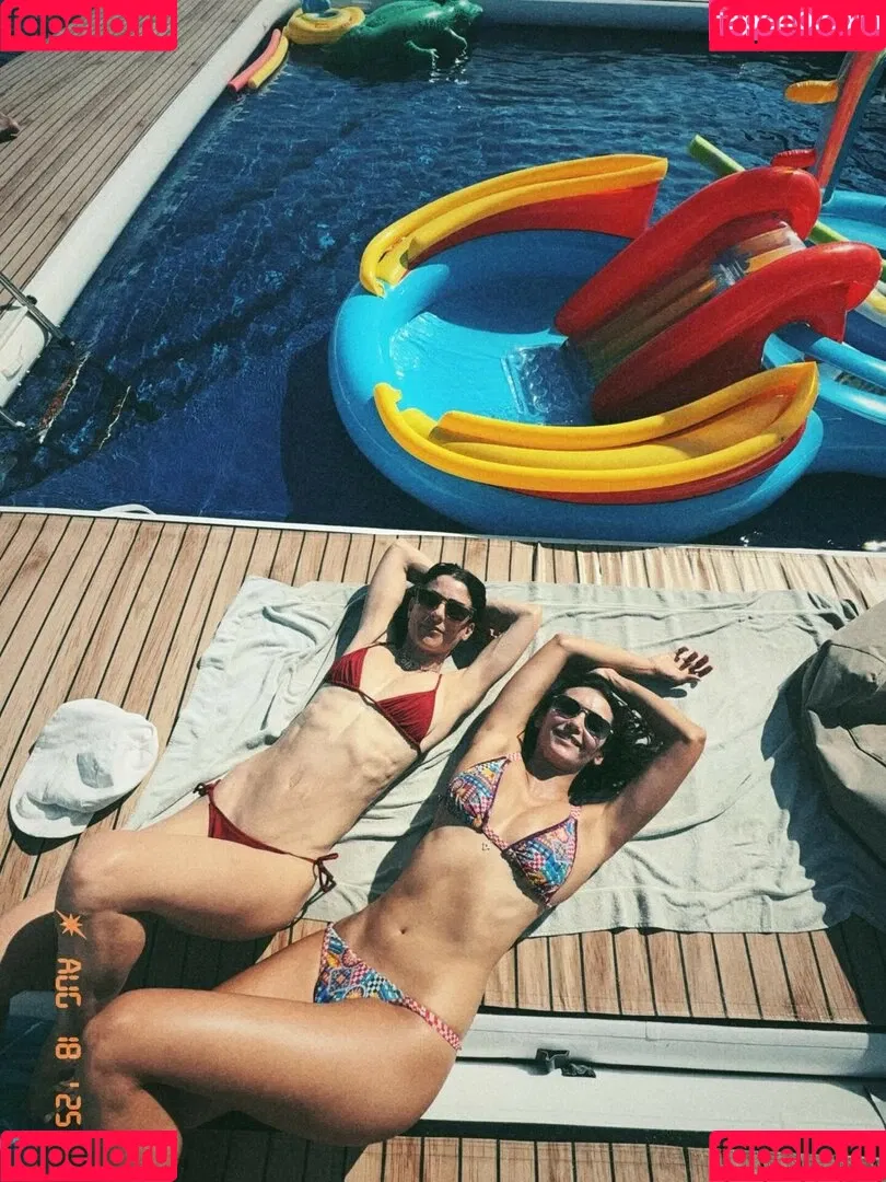 Nina Dobrev / nina Onlyfans Photo Gallery 