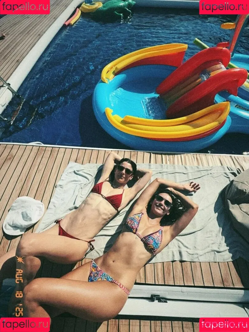 Nina Dobrev / nina Onlyfans Photo Gallery 