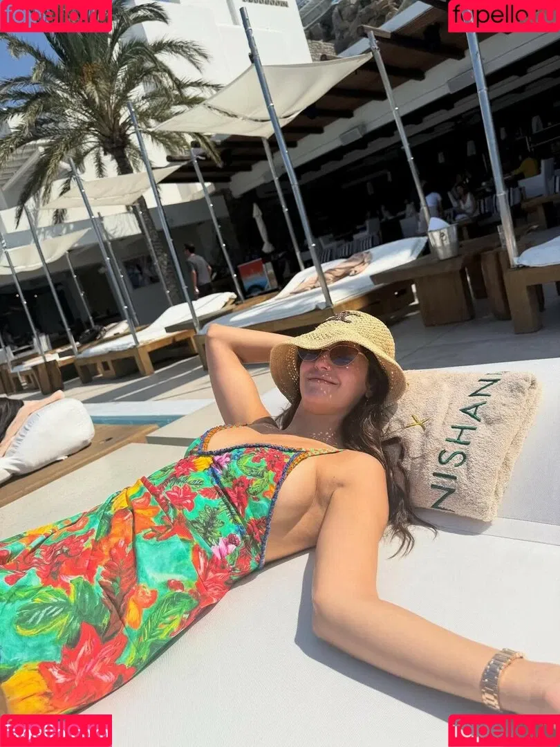 Nina Dobrev / nina Onlyfans Photo Gallery 