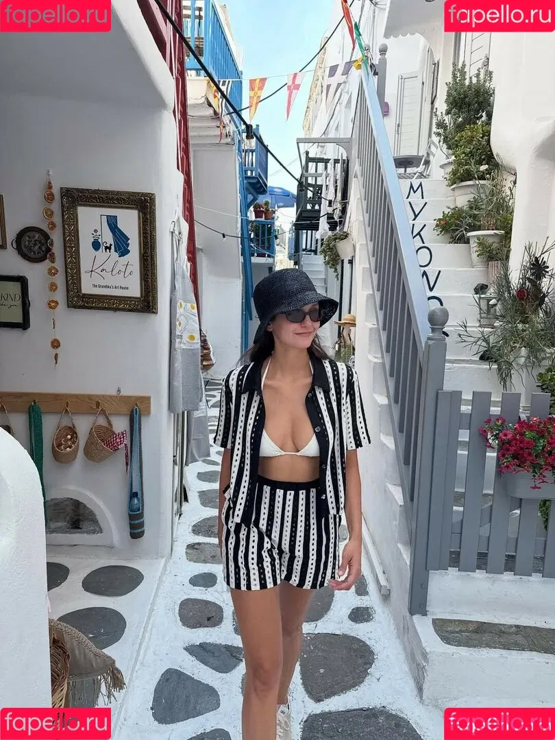 Nina Dobrev / nina Onlyfans Photo Gallery 